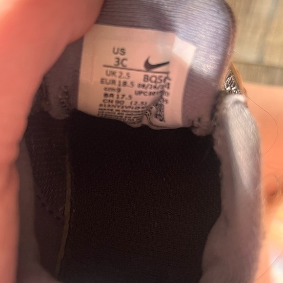 Nike Kids Gray Sneakers
BUNDLE LETS MAKE A DEAL 😁 - Picture 3 of 3